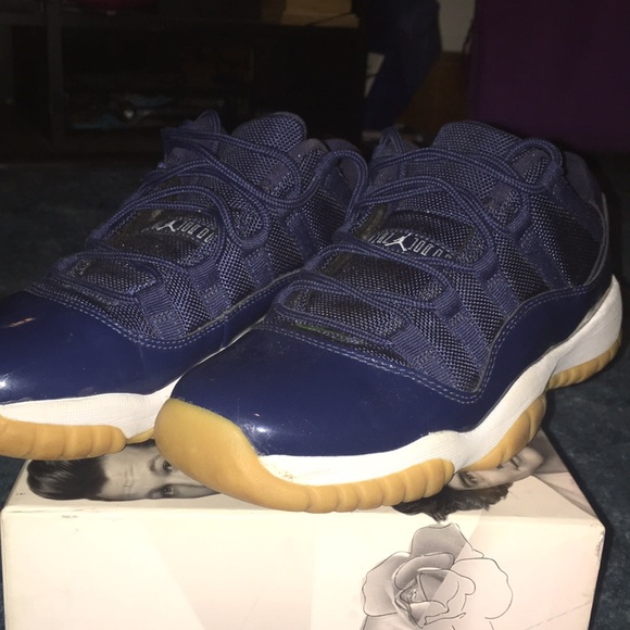 air jordan 11 retro low navy gum